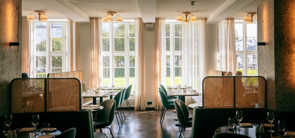 Hjá Jóni restaurant & Telebar
